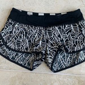 Black and white speed short